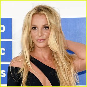 britney spears beach photos|Britney Spears strips NAKED for explicit Instagram。